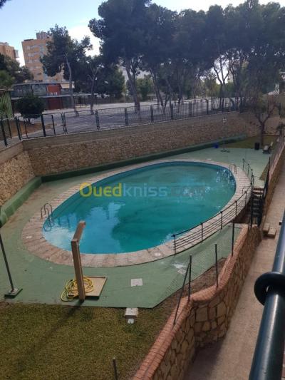 بيع شقة 4 غرف إسبانيا