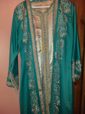الجزائر-وسط-ملابس-تقليدية-caftan-marocain