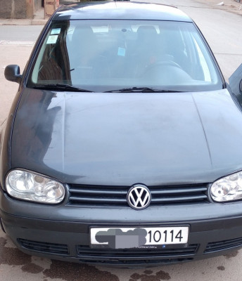 average-sedan-volkswagen-golf-4-2001-tiaret-algeria