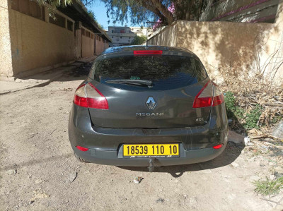 moyenne-berline-renault-megane-3-2010-bouira-algerie