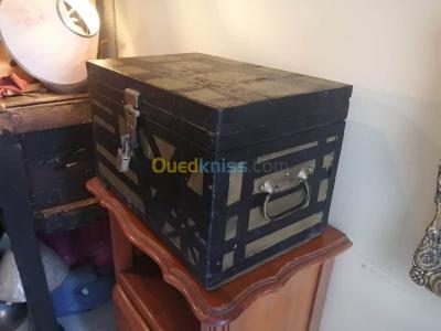 Coffre laqué noir LIQUIDATION