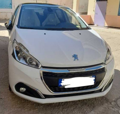 voitures-peugeot-208-2016-allure-facelift-collo-skikda-algerie