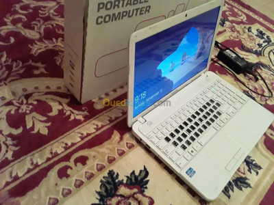 laghouat-algerie-laptop-pc-portable-toshiba-satellite-c855