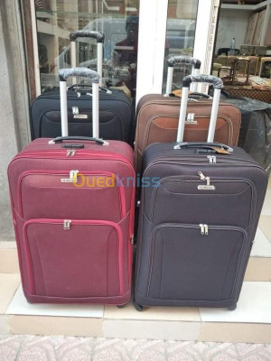 algiers-dar-el-beida-algeria-luggage-travel-bags-valise-de-voyage