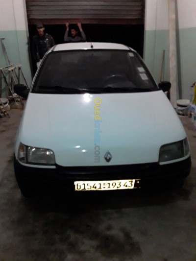 ميلة-تاجنانت-الجزائر-سيارة-صغيرة-renault-clio-1-1993