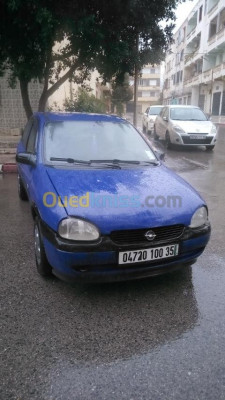 بومرداس-الجزائر-سيارة-صغيرة-opel-corsa-2000