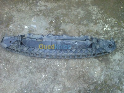 الجزائر-بئر-مراد-رايس-قطع-السيارات-cache-sous-moteur-et-fusée-kango-2010
