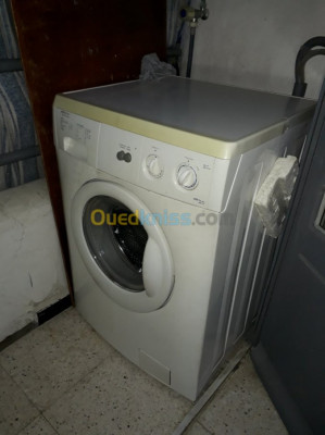 algiers-bab-el-oued-algeria-washing-machine-arthur-martin-5kg