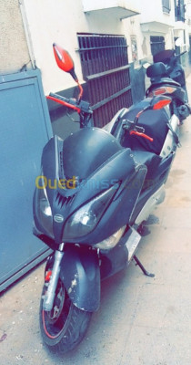 alger-centre-algerie-motos-scooters-gitan-jonway-2012