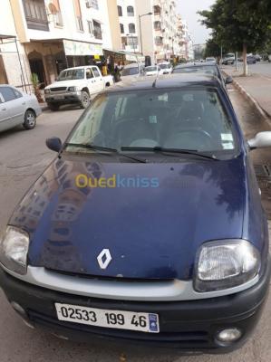 عين-تموشنت-الجزائر-سيارة-صغيرة-renault-clio-2-1999