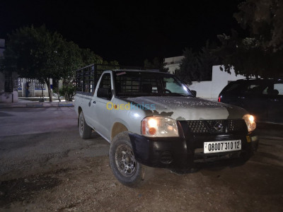 tebessa-bir-el-mokadem-algerie-camion-nissan-hard-body-2010