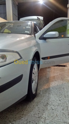 relizane-oued-rhiou-algerie-berline-renault-laguna-2-expression-2002