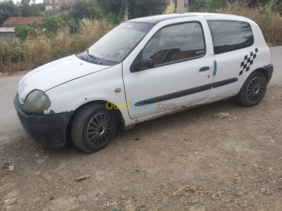 تيزي-وزو-واقنون-الجزائر-سيارة-صغيرة-renault-clio-2-1998