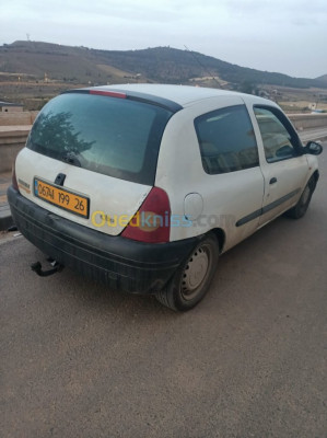 medea-berrouaghia-algerie-citadine-renault-clio-2-1999