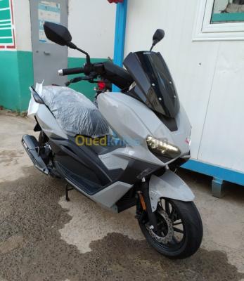 alger-bab-el-oued-algerie-motos-scooters-vms-vmax-2021