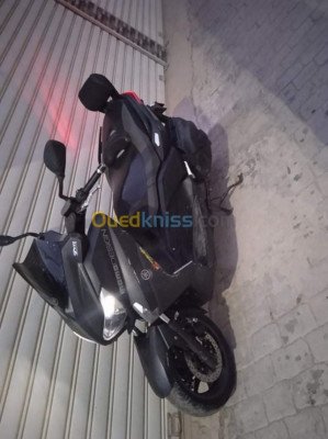 boumerdes-bouzegza-keddara-algerie-motos-scooters-x-max-yamaha-xmax-400-2015