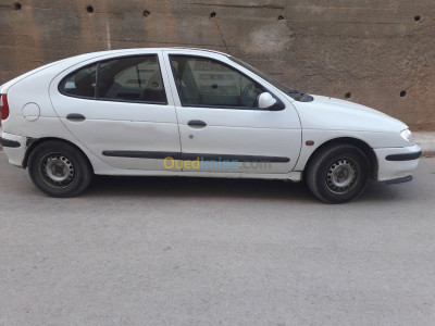 relizane-sidi-mhamed-ben-ali-algerie-citadine-renault-megane-1-1996