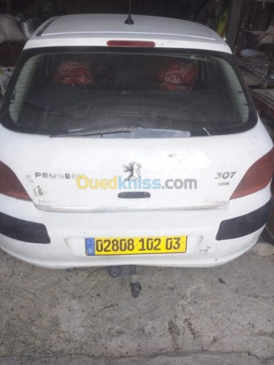 الأغواط-حاسي-الرمل-الجزائر-سيدان-متوسطة-peugeot-307-2002