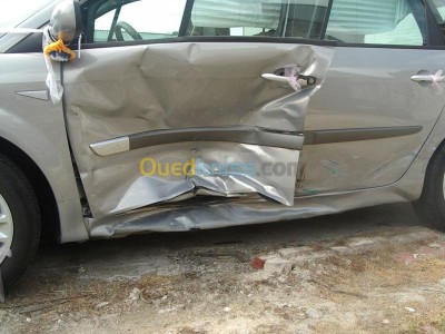 تيارت-عين-بوشقيف-الجزائر-سيارة-صالون-عائلية-renault-scenic-2007