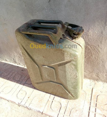 antiquites-collections-ancien-bidon-jerrycan-jeep-willys-staoueli-alger-algerie
