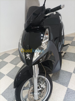 annaba-algerie-motos-scooters-peugeot-geopolis-2012