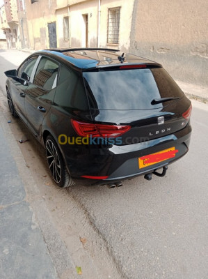 باتنة-الجزائر-سيارة-المدينة-seat-leon-fr-2017