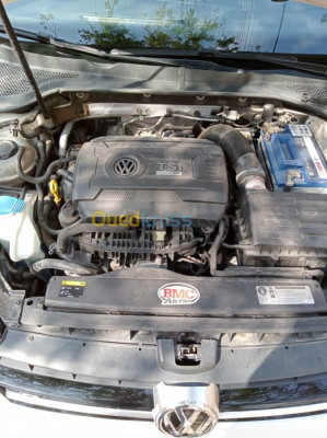 oran-es-senia-algerie-moyenne-berline-volkswagen-golf-7-r-2014