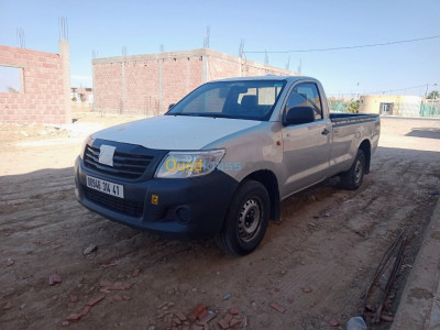 souk-ahras-algerie-pickup-toyota-hilux-2014