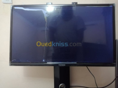 boumerdes-algeria-flat-screens-smart-tv-thomson-32-hd-dalle-cassé