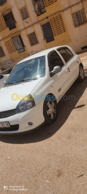 ghardaia-algerie-citadine-renault-clio-campus-bye-2012