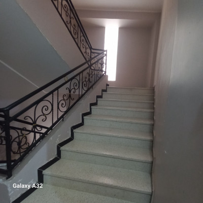 appartement-location-f3-alger-bouzareah-algerie