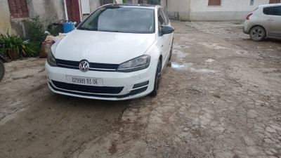 moyenne-berline-volkswagen-golf-7-2013-bejaia-algerie