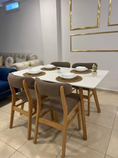  Table de cuisine avec 4 Chaises