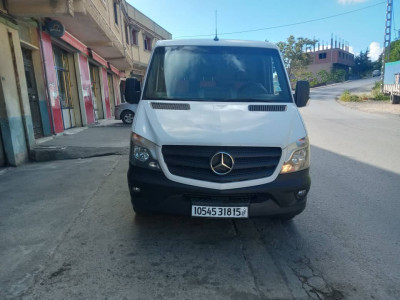 عربة-نقل-mercedes-211cdi-2018-إيفرحونن-تيزي-وزو-الجزائر
