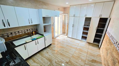 بيع شقة 4 غرف وهران سيدي الشحمي