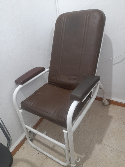 chaises-chaise-fauteuil-de-prelevement-et-laboratoire-el-harrach-alger-algerie