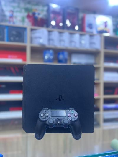 PlayStation 4 Slim flashé