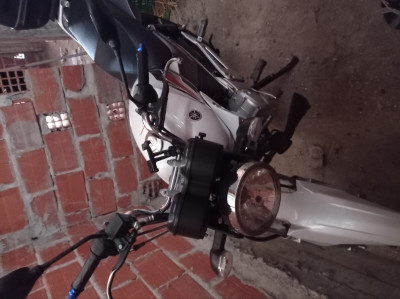 motos-et-scooters-yamaha-ybr-2022-algerie