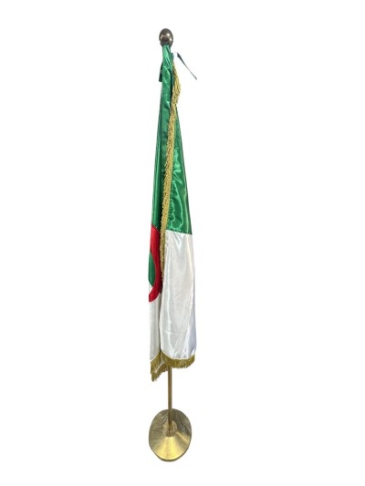 Drapeau national avec socle grand modèle 