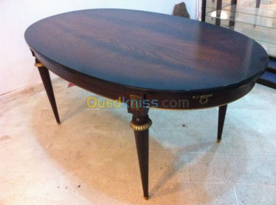 Table ovale  style Louis XVI 
