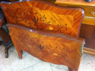 Lit en bois de rose style Louis XV