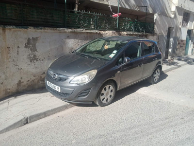 سيارة-صغيرة-opel-corsa-2012-حسين-داي-الجزائر