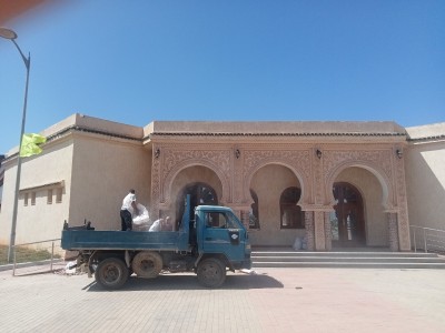 Transport Déchet Et Casse Espace Vert. Tout Type De Déchet Avec Ouvriers