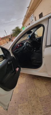 voitures-peugeot-208-2014-allure-laghouat-algerie