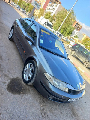 voitures-renault-laguna-2-2004-el-khroub-constantine-algerie