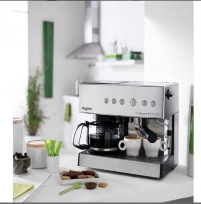 Delonghi BCO260CD.1 Espresso combi Machine à Café à Pompe 15 bars et Cafetière  Filtre 2