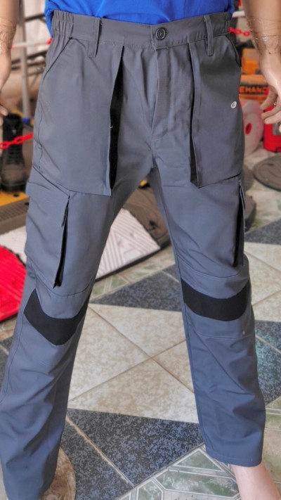 Pantalon de travail couleur gris style combat