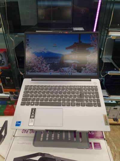 Laptop LENOVO IDEAPAD SLIM 15IRH8 i5 13ème génération