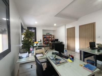 بيع شقة 4 غرف 8 غرف وهران بئر الجير