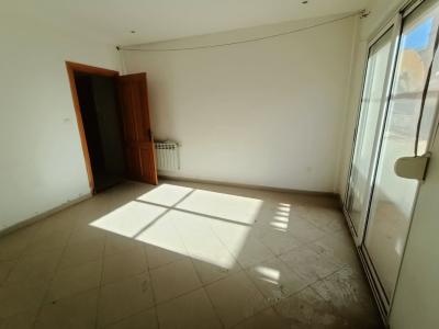 بيع شقة 3 غرف وهران وهران